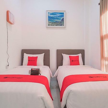 Reddoorz Near Jatinangor Town Square Otel Dış mekan fotoğraf