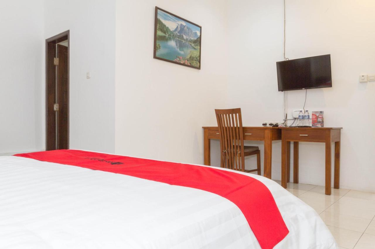 Reddoorz Near Jatinangor Town Square Otel Dış mekan fotoğraf