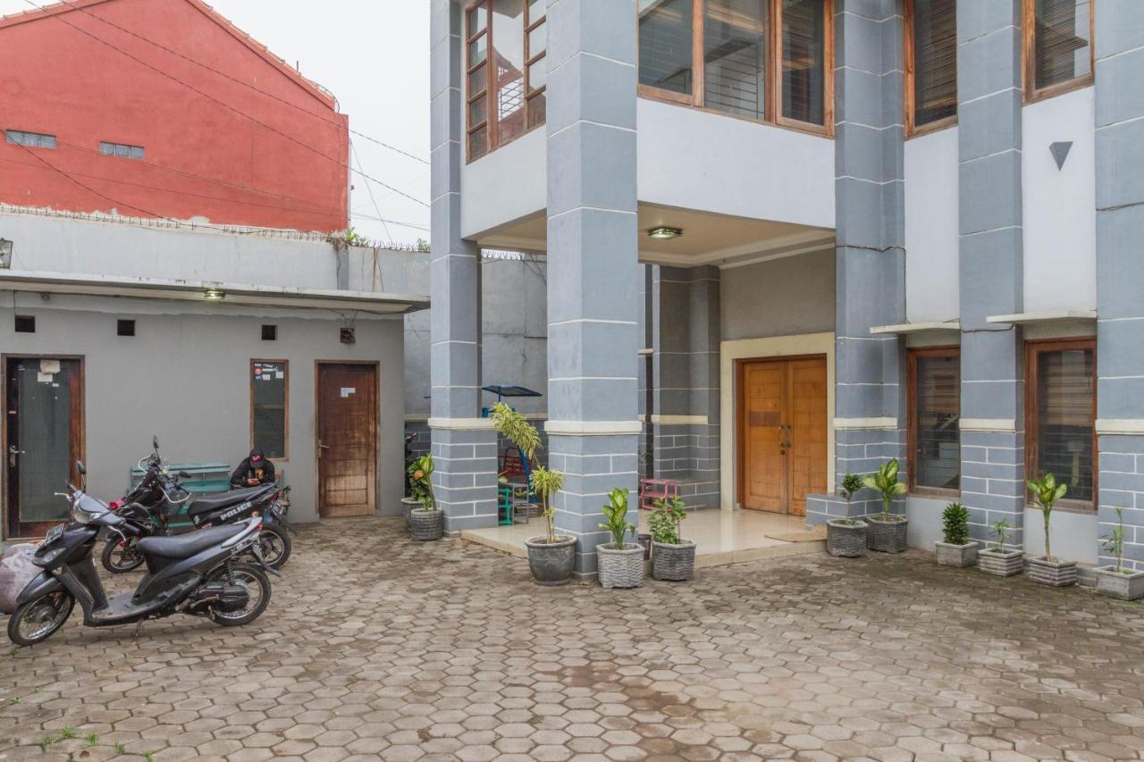 Reddoorz Near Jatinangor Town Square Otel Dış mekan fotoğraf
