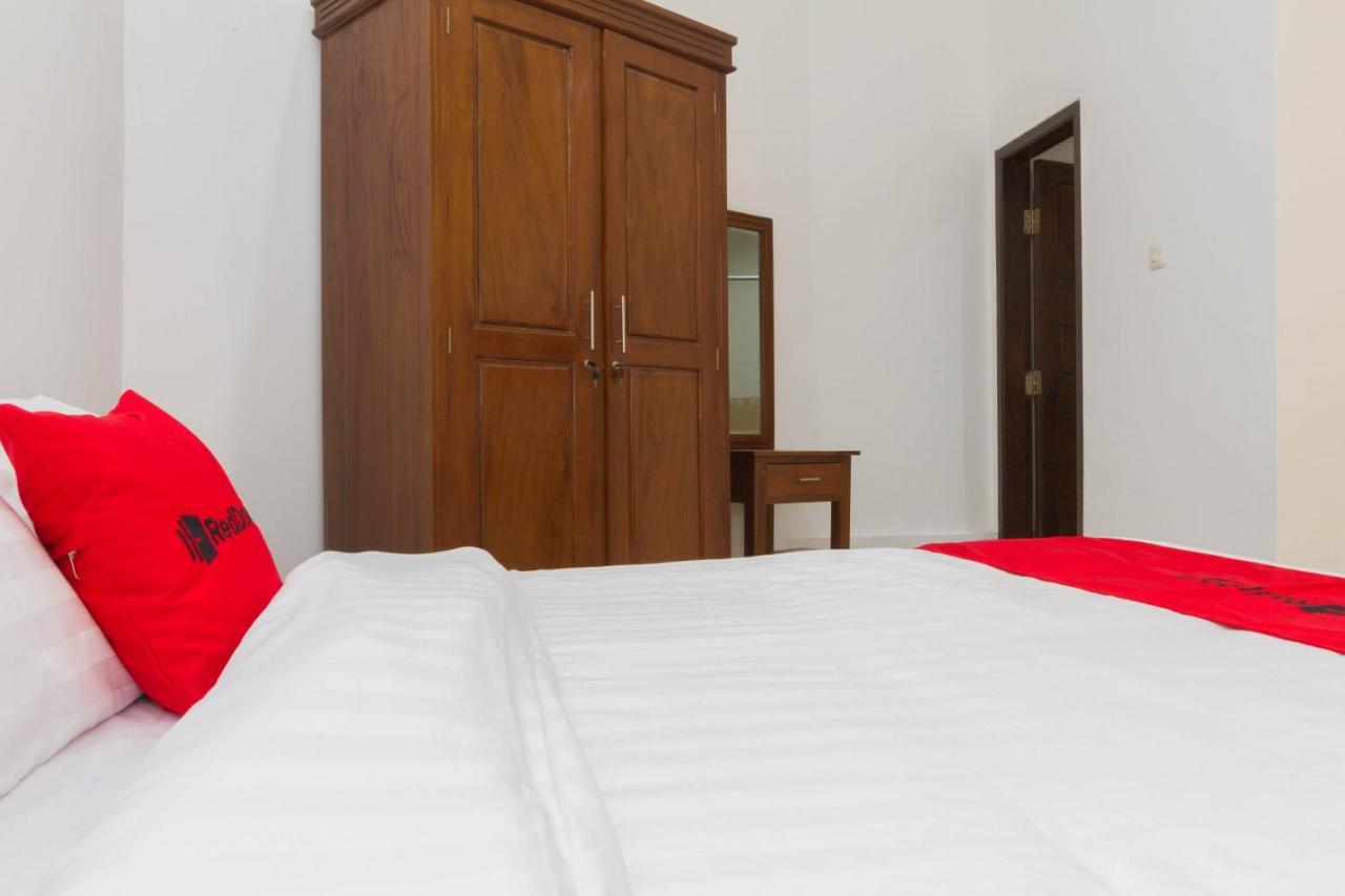 Reddoorz Near Jatinangor Town Square Otel Dış mekan fotoğraf