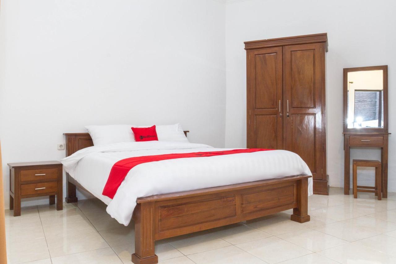 Reddoorz Near Jatinangor Town Square Otel Dış mekan fotoğraf