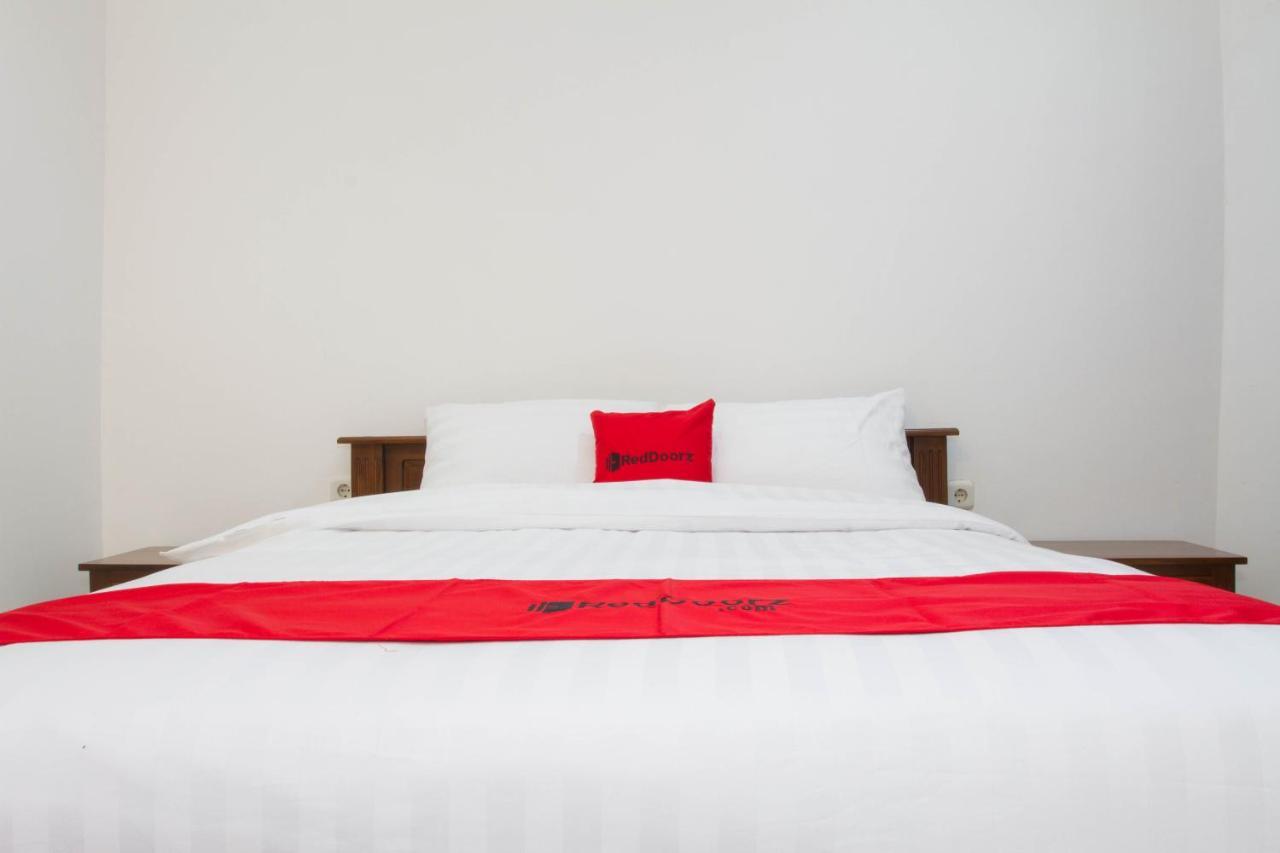 Reddoorz Near Jatinangor Town Square Otel Dış mekan fotoğraf
