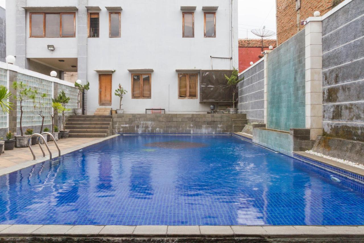 Reddoorz Near Jatinangor Town Square Otel Dış mekan fotoğraf
