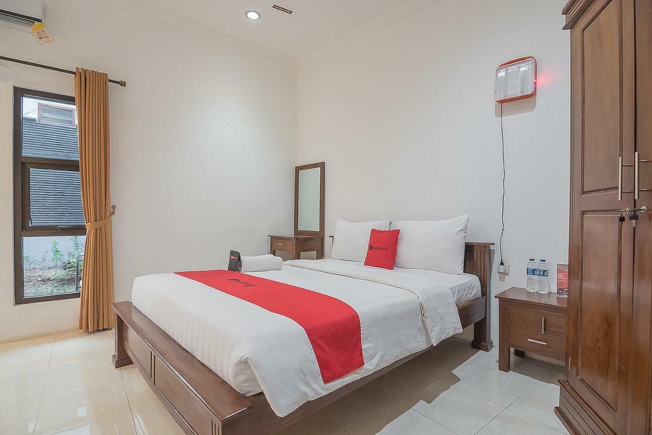 Reddoorz Near Jatinangor Town Square Otel Dış mekan fotoğraf