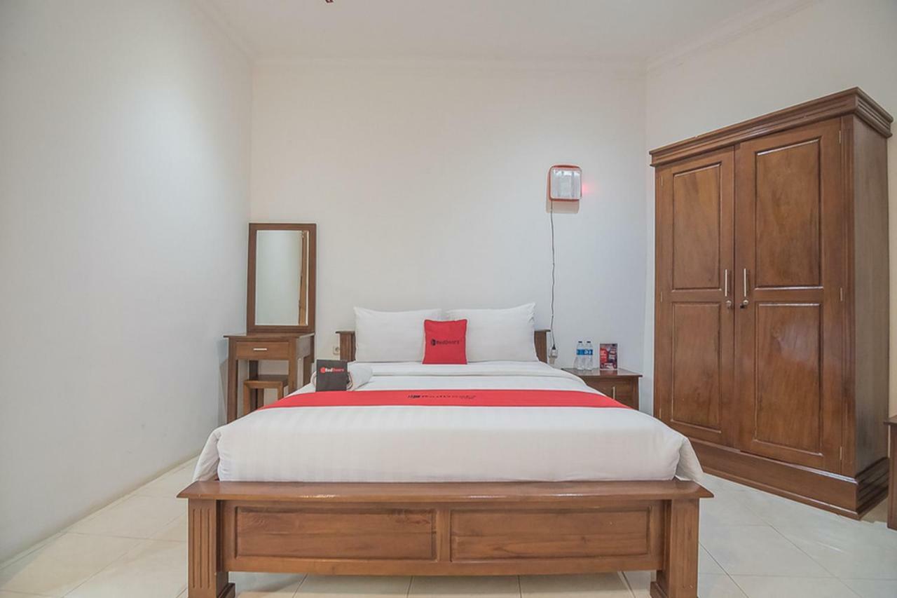 Reddoorz Near Jatinangor Town Square Otel Dış mekan fotoğraf