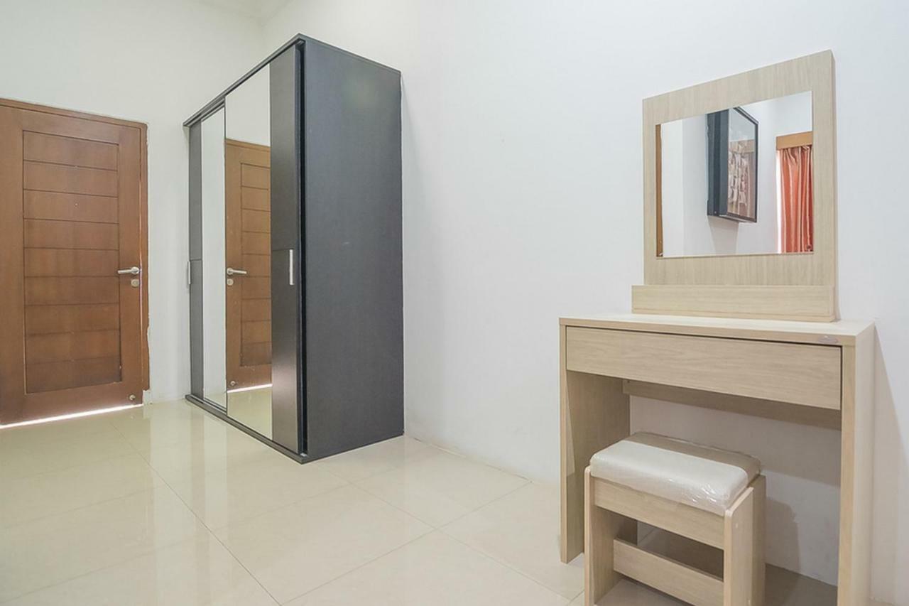 Reddoorz Near Jatinangor Town Square Otel Dış mekan fotoğraf
