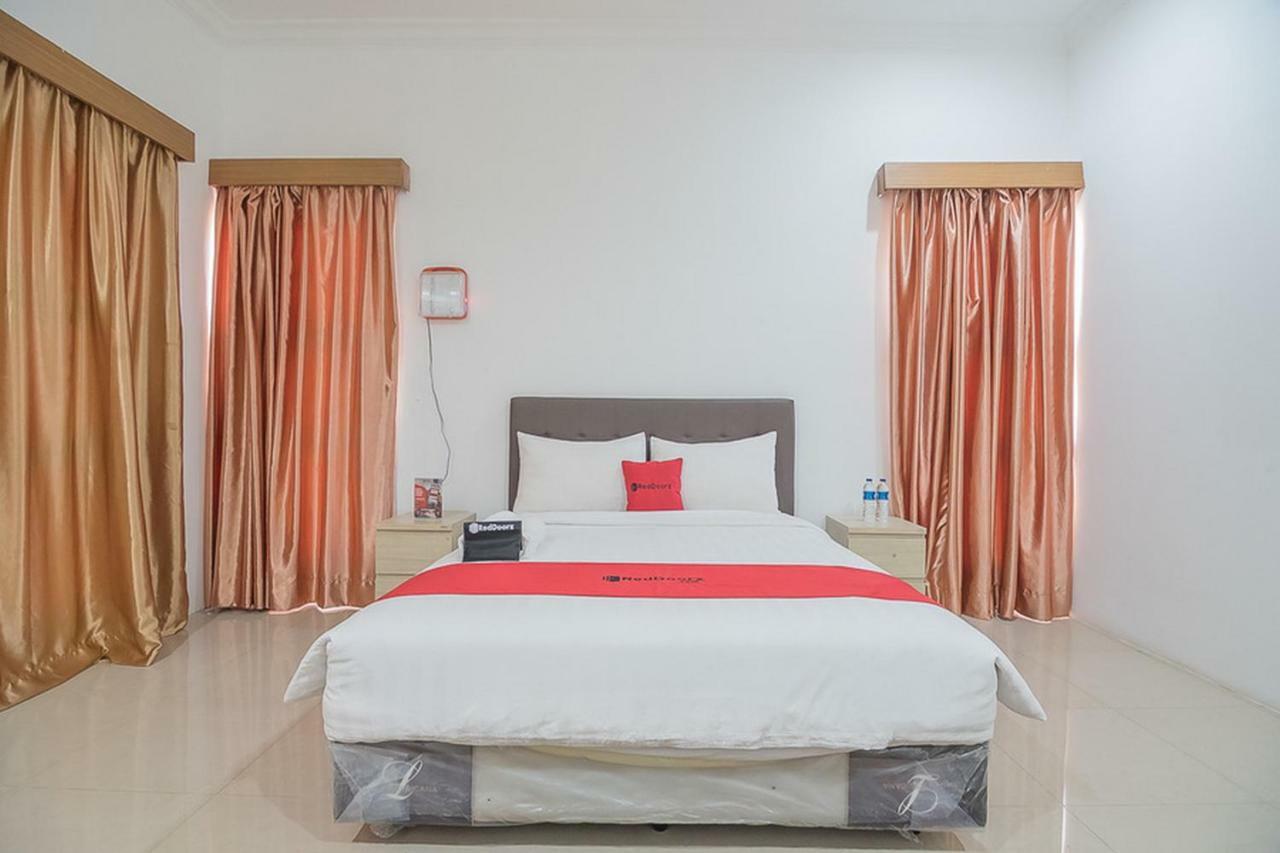 Reddoorz Near Jatinangor Town Square Otel Dış mekan fotoğraf