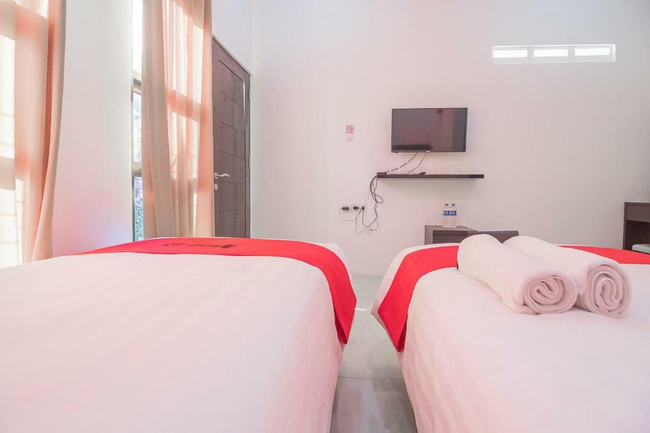 Reddoorz Near Jatinangor Town Square Otel Dış mekan fotoğraf
