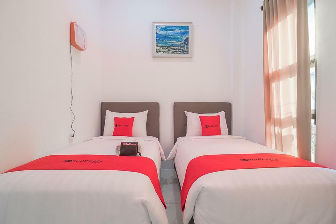 Reddoorz Near Jatinangor Town Square Otel Dış mekan fotoğraf