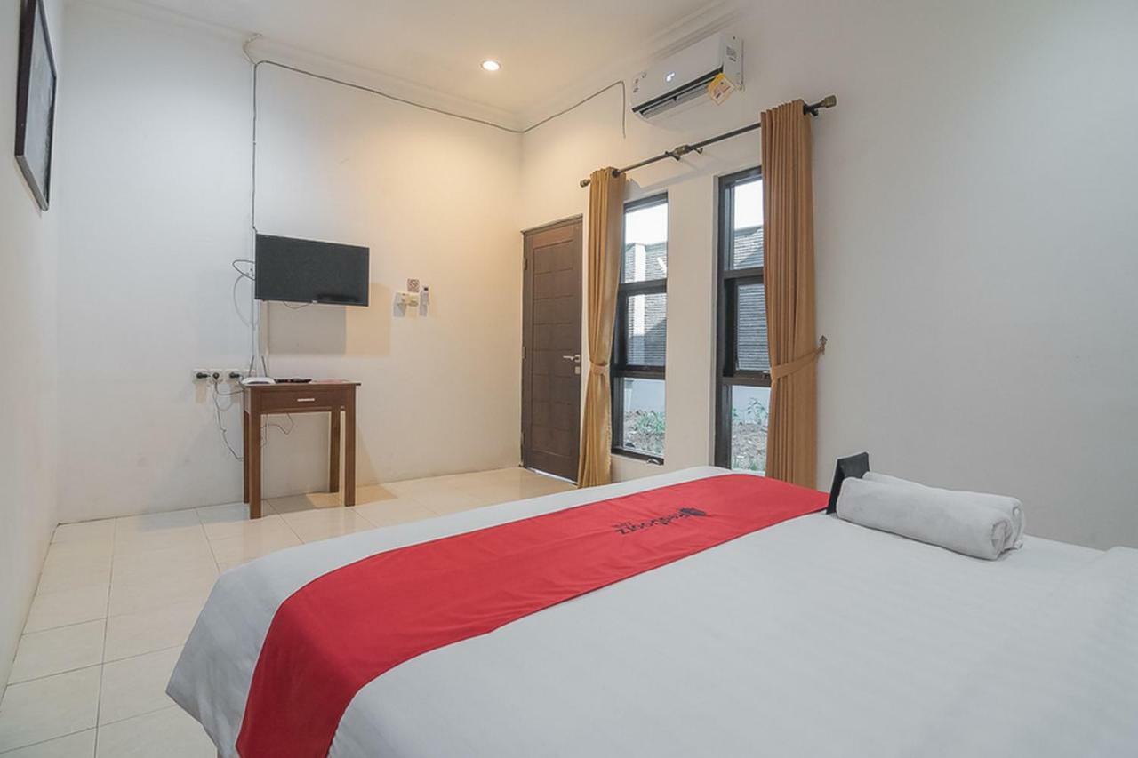 Reddoorz Near Jatinangor Town Square Otel Dış mekan fotoğraf