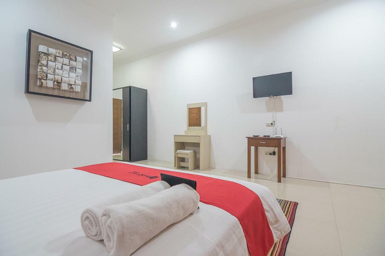 Reddoorz Near Jatinangor Town Square Otel Dış mekan fotoğraf